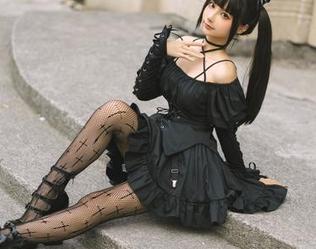 等等等，在线看蠢沫沫的白色写真，这身材，一言难尽……