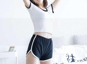 袜啵啵 – 稚予的花絮：黑色指甲油下的缤纷印象