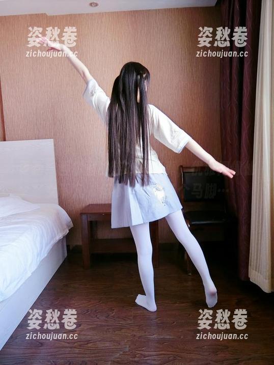 更新！西尔酱的连衣裙写真，优雅得像仙女下凡，但不小心露了个马脚…