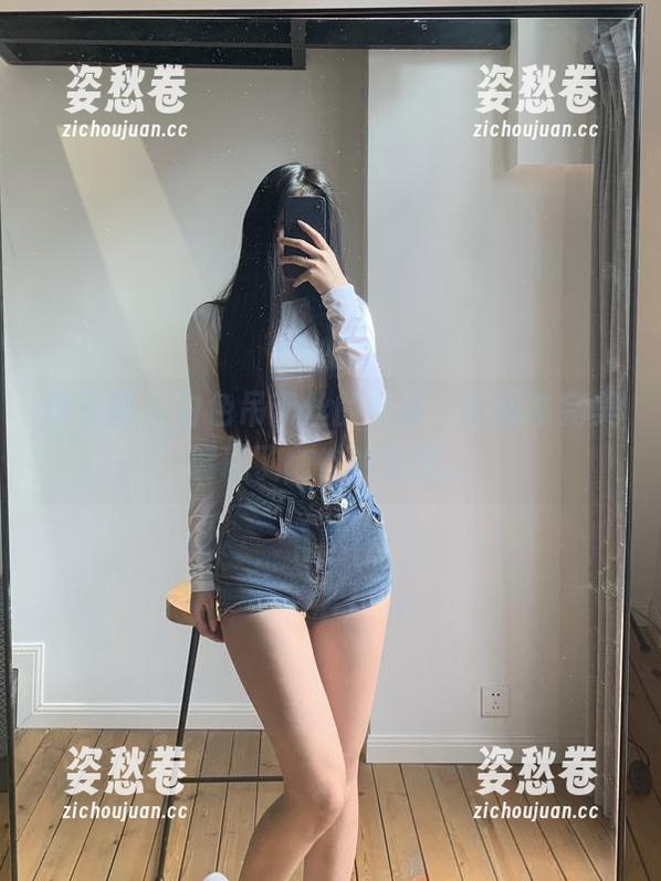 陈佩奇 微密圈 - 白色吊带丝的套图,陈佩奇完美展现了随性的氛围。