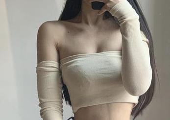 微密圈 – 再看一次陈佩奇的裸足：谁说只穿鞋才有风度，写真里的舒适感满分！