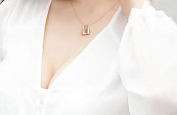 青豆客 – 看婕西儿jessie泡古兜温泉的全套原图，真希望我也能融化在这水雾里。