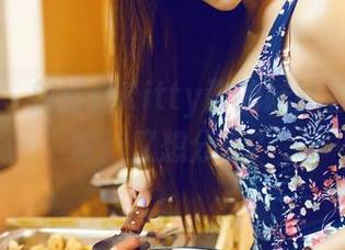 青豆客 – 施忆佳Kitty酱的妹妹图包，偷瞄后又想分享？