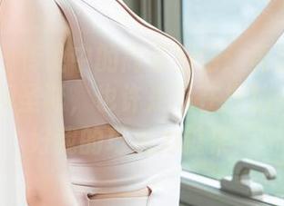 青豆客 – 传说中的高清图包：黄歆苑chobits庆祝圣诞，也许是我在摆拍，记得藏好我的巧克力糖果！