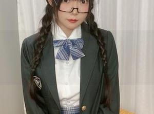 高清抓拍香草喵露露，红色丝带这个小细节，难道比杨枝甘露更让人眷恋？