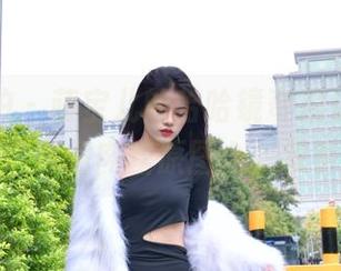 魔镜街拍 – 萌宝儿的哈哈镜奇遇记，商业广场上包臀裙肉丝原图合集双手奉上！