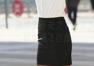 魔镜街拍：迷离无圣光之下的买东西依依，简直放飞自我！