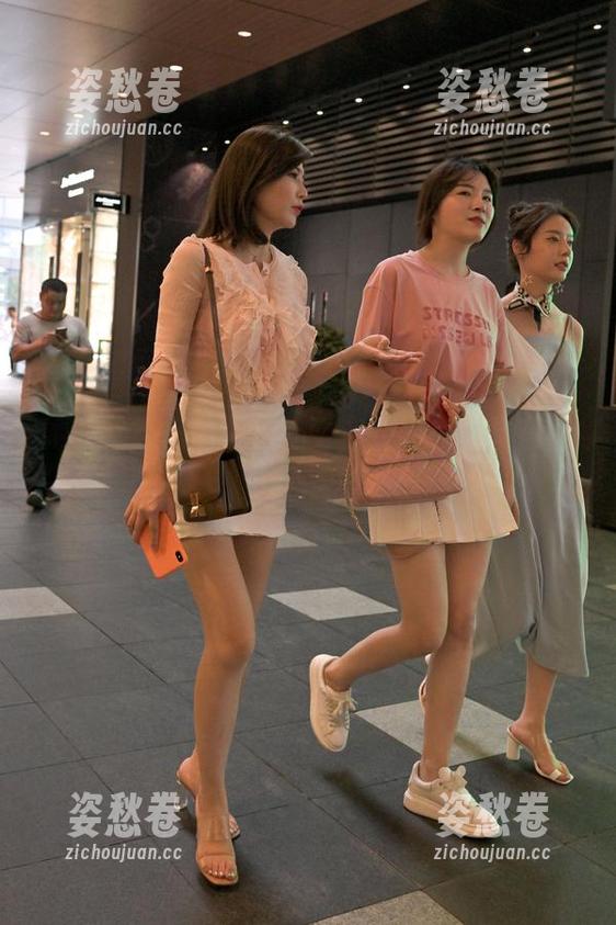 她的背影—魔镜街拍全套，后续需要高能小心翼翼