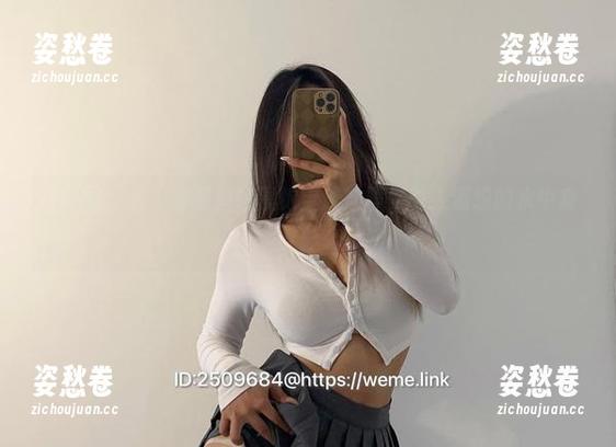 微密圈 - 公司资源里的黑饱宝泳池照，引人遐想的水中身影